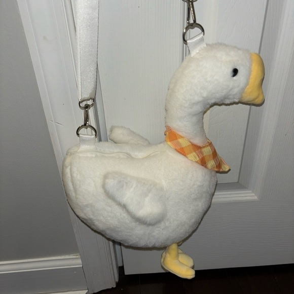 POCKETBOOK GOOSE  TO HOLDS CHILDS TREASURES 12”H ZIPPER ADJUSTABLE STRAP - Picture 1 of 14
